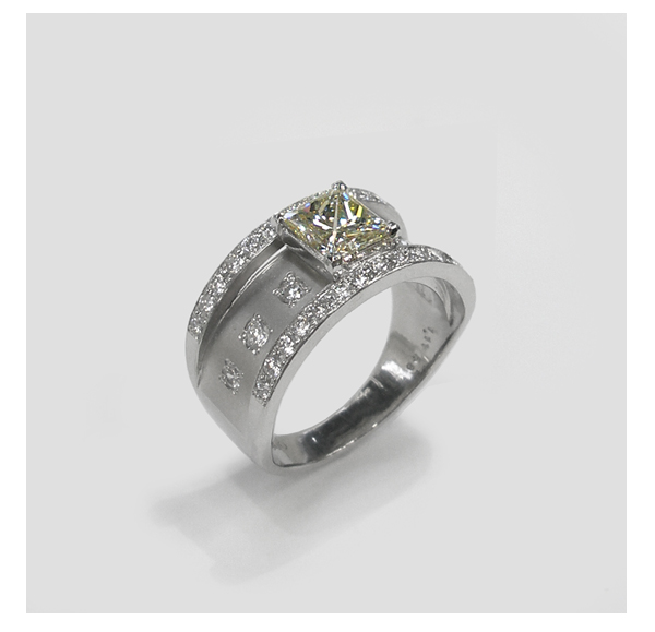 リフォーム前のプリンセスカットダイヤモンドリング1.00ct