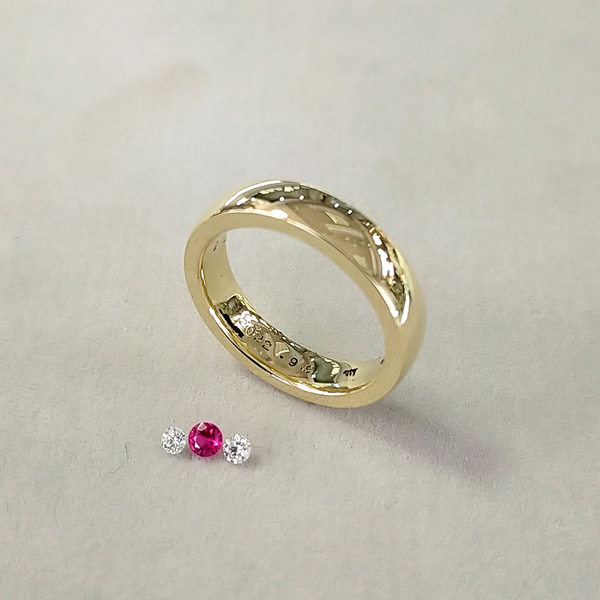 唐草の彫金する前のK18平甲丸リング
