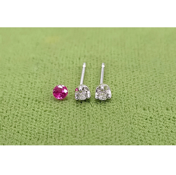 ���t�H�[���O�ɂ������ɂȂ���Pt�_�C�������h�X�^�b�h�s�A�X 0.10ct